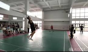 战报：十人曼联3-2伊镇，多尔古染红，马奎尔制胜