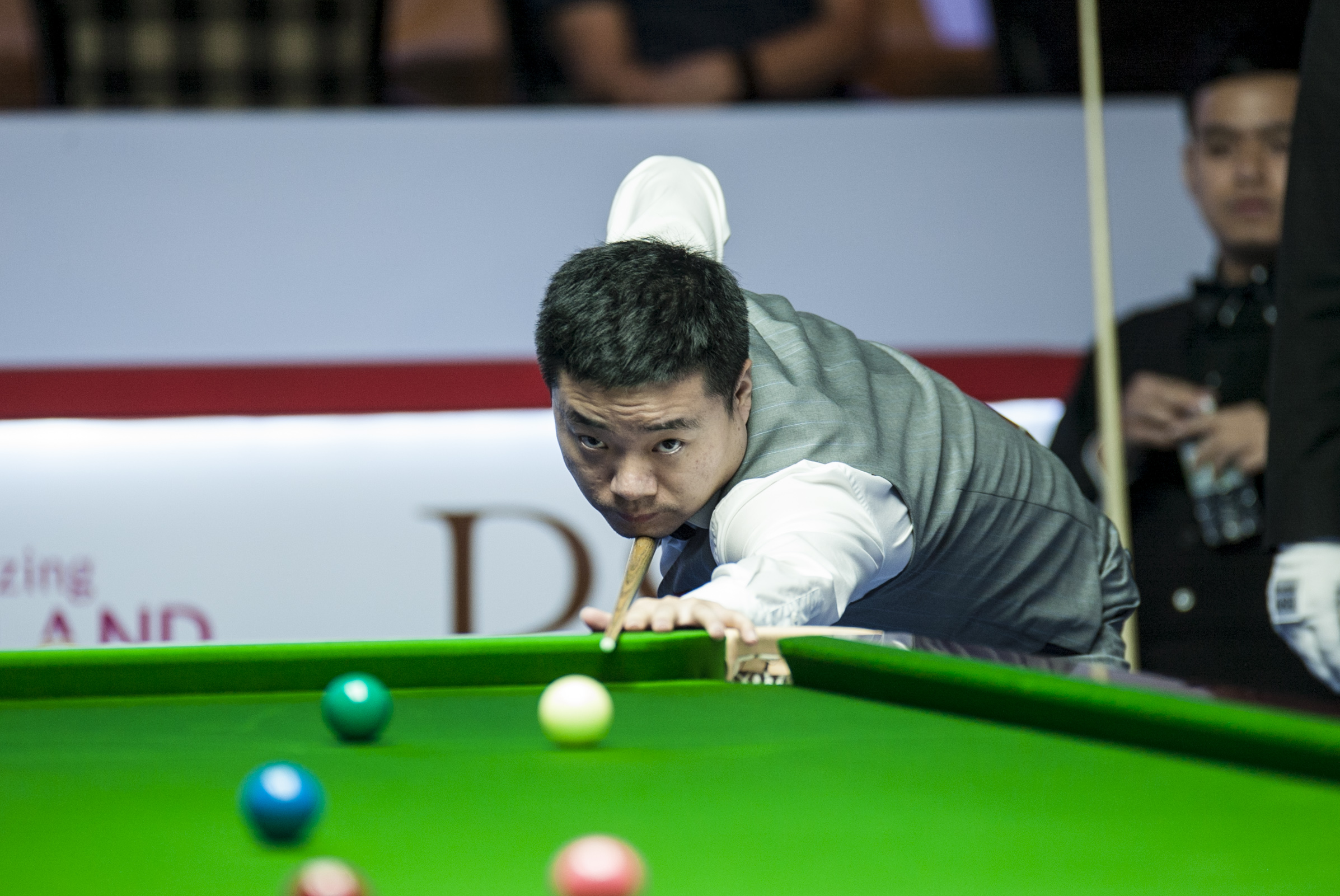 员间的较量 员间的较量