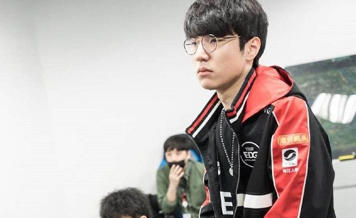 罗斯在更衣 罗斯在更衣